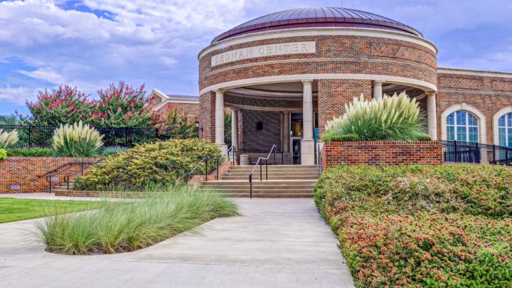 Fort Worth Commercial Landscaping Services: Great Reasons to Invest in Seasonal Color